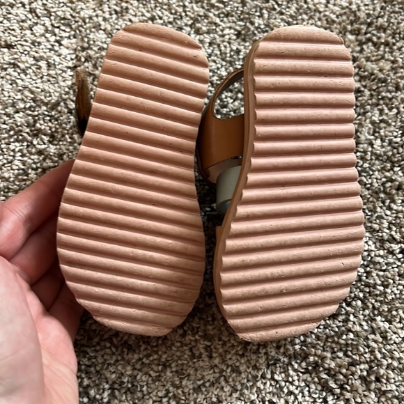 Old Navy girls sandals - Picture 3 of 3